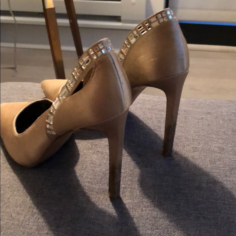 Heels - Picture 3 of 3